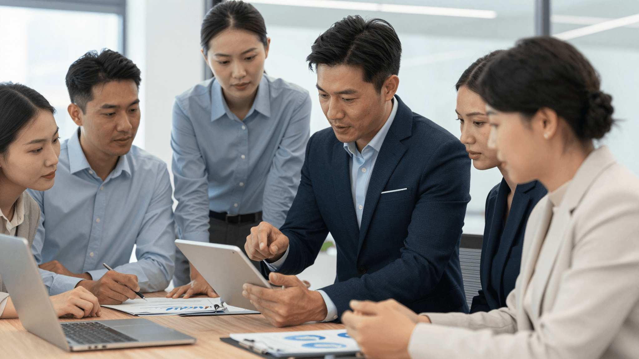 Navigating the Crossroads: Outsourcing vs In-House Software Development